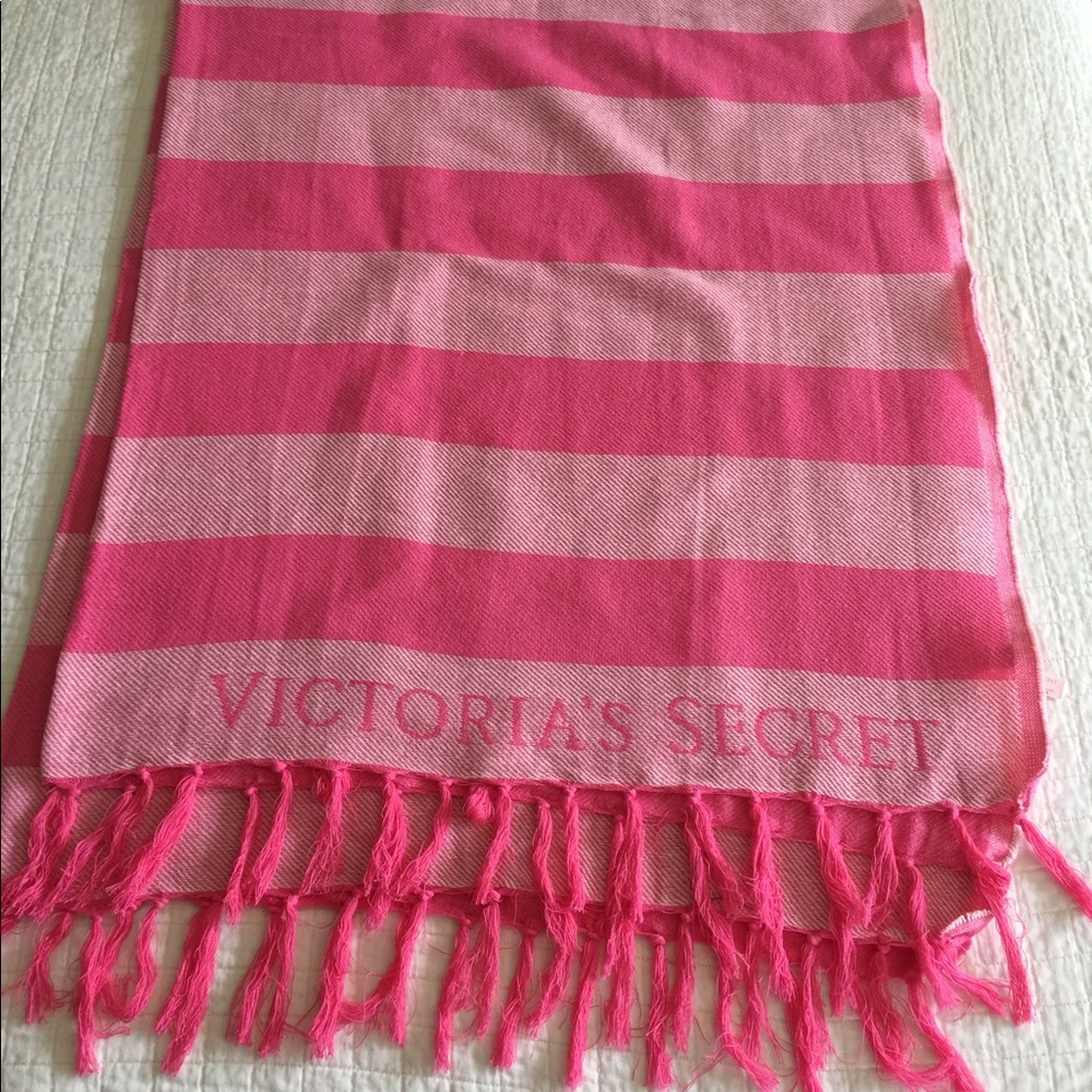 Victoria’s Secret cotton beach blanket w/ logo - Picture 3 of 11
